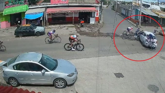 Imprudencia de un conductor provoca carambola de ciclistas en Puebla