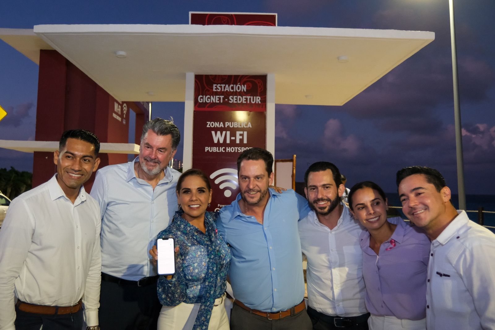 Mara Lezama da inicio a internet gratuito en playas de Cancún