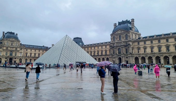 Museo de Louvre y Palacio de Versalles son evacuados por cuestiones de seguridad