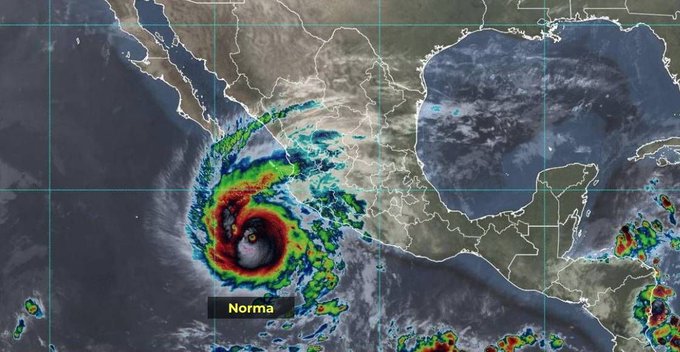 “Norma” se debilita a huracán categoría 3