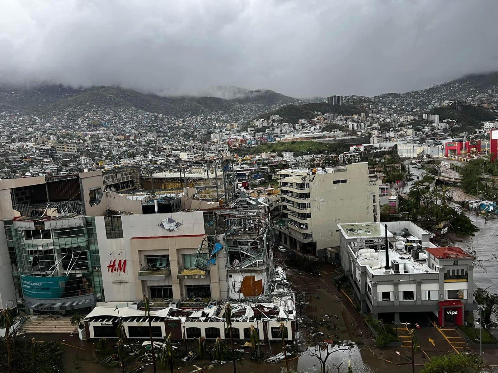 ’Otis’ de debilita a tormenta tropical sobre Guerrero