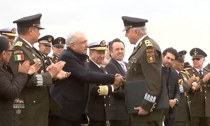 Conmemora AMLO Bicentenario del Heroico Colegio Militar en Veracruz