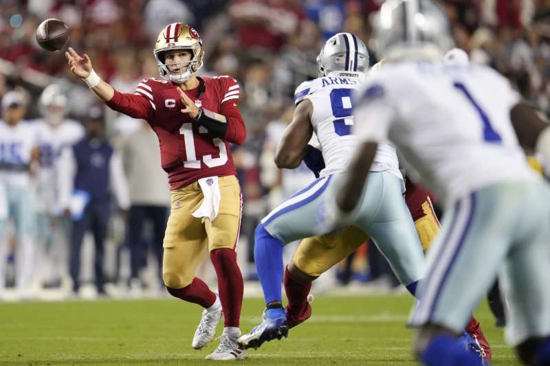 Brock Purdy lanza 4 pases de touchdown para guiar a los 49ers a superar a los Cowboys 42-10