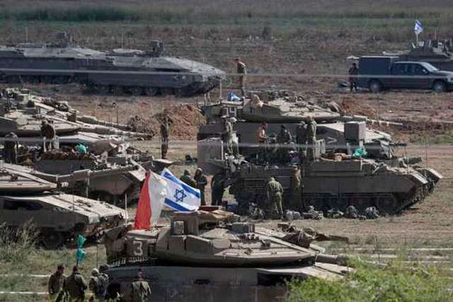 Israelíes se preparan para invadir Gaza