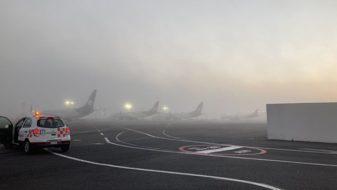 AICM y AIFA suspenden despegues y aterrizajes por banco de niebla