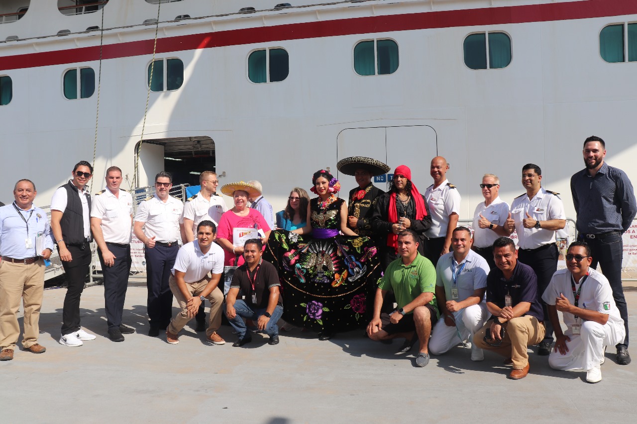 Puerto Vallarta recibe al crucerista un millón
