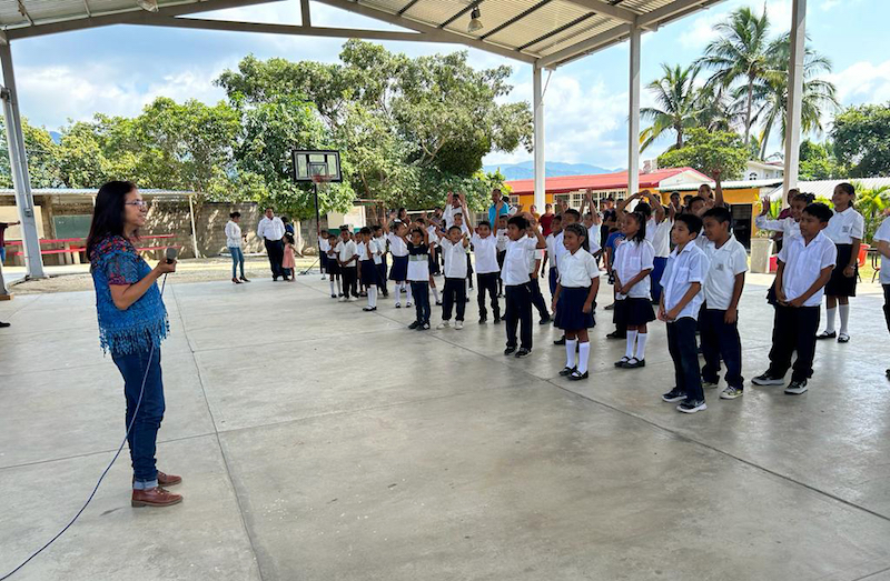 Inicia regreso gradual y voluntario de comunidades escolares en Acapulco y Coyuca