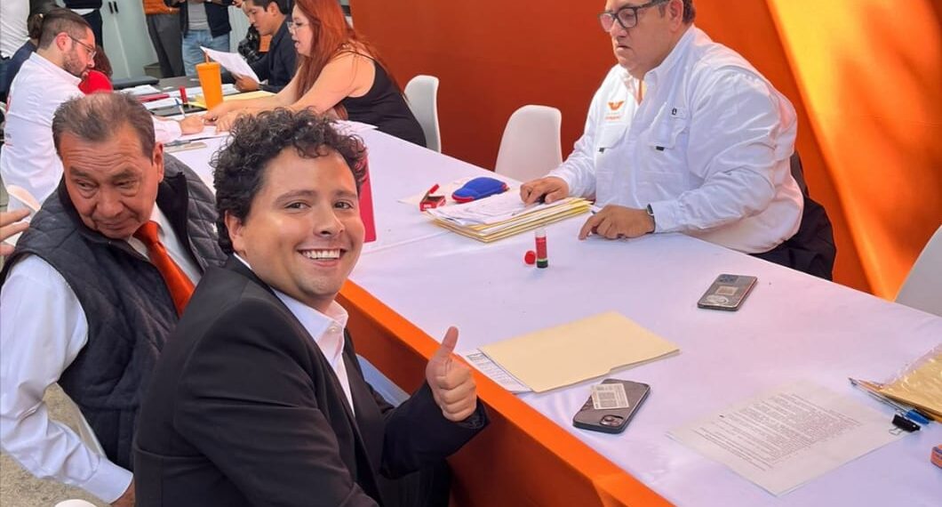 Se registró José Pellegrin Romero como precandidato a Diputado Federal por Puebla.