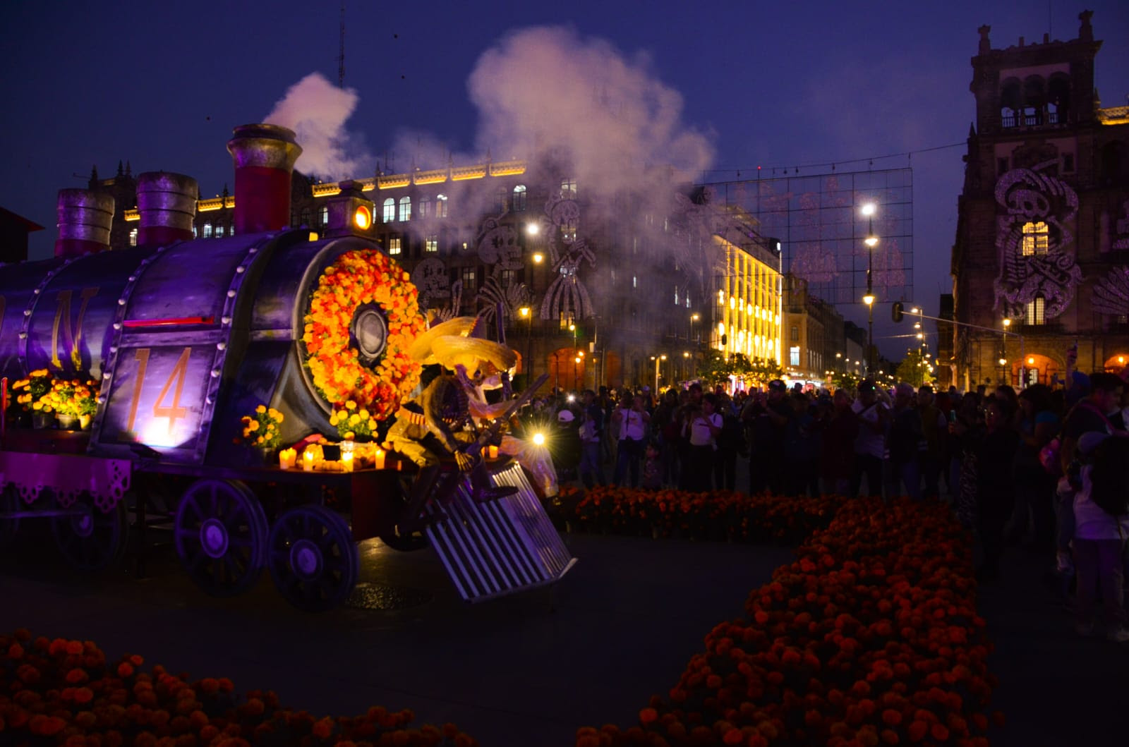 Ofrenda Monumental de Día de Muertos recibe a un millón de personas en el Zócalo capitalino