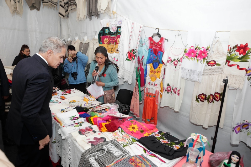 Pide Miguel Ángel Mancera más apoyo para promover cultura y tradiciones de Michoacán