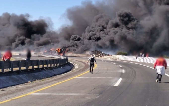 Accidente provoca explosión de pipa en autopista Puebla-Orizaba