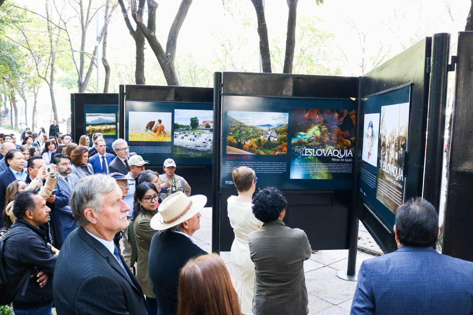 Celebrando 30 años de relaciones diplomáticas, la Embajada de Eslovaquia presenta exposición en la Ciudad de México