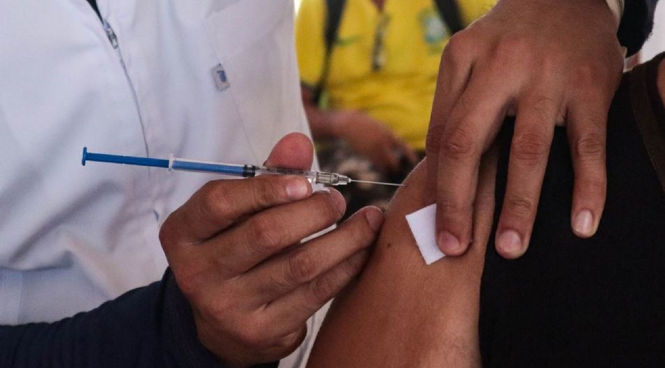 IMSS exhorta a vacunarse contra la Covid-19 y la influenza