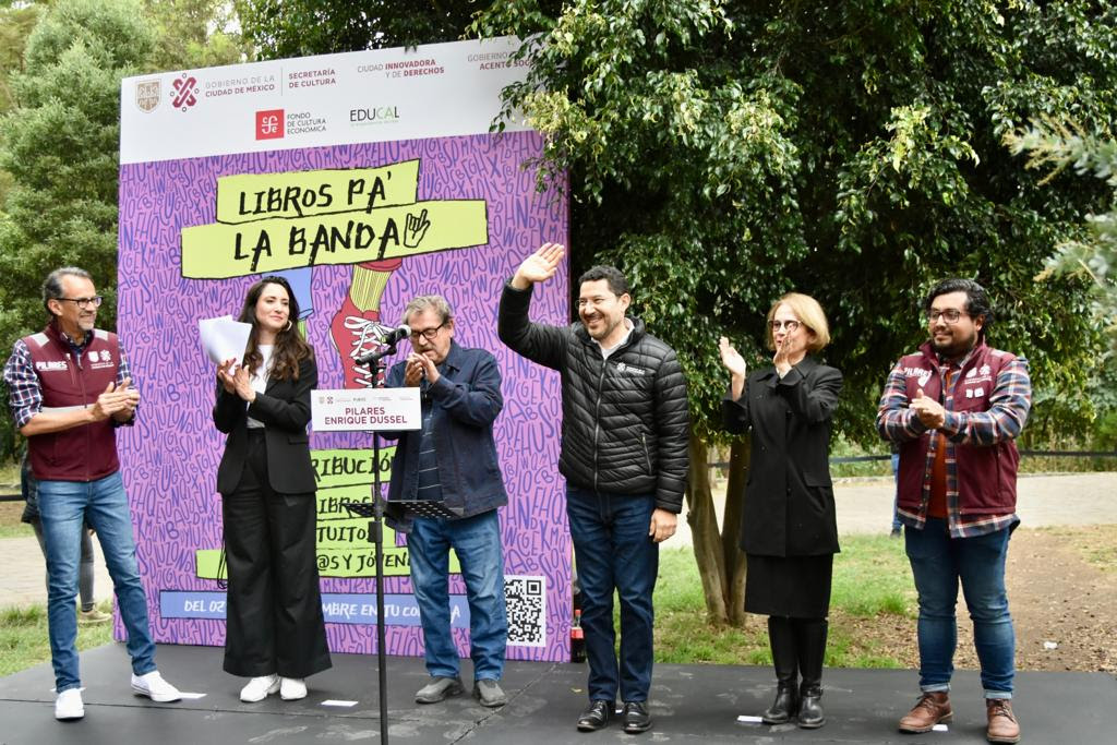 Paco Ignacio Taibo II Celebra el Impacto del Programa ‘Libros pa’ la Banda’ en la Juventud