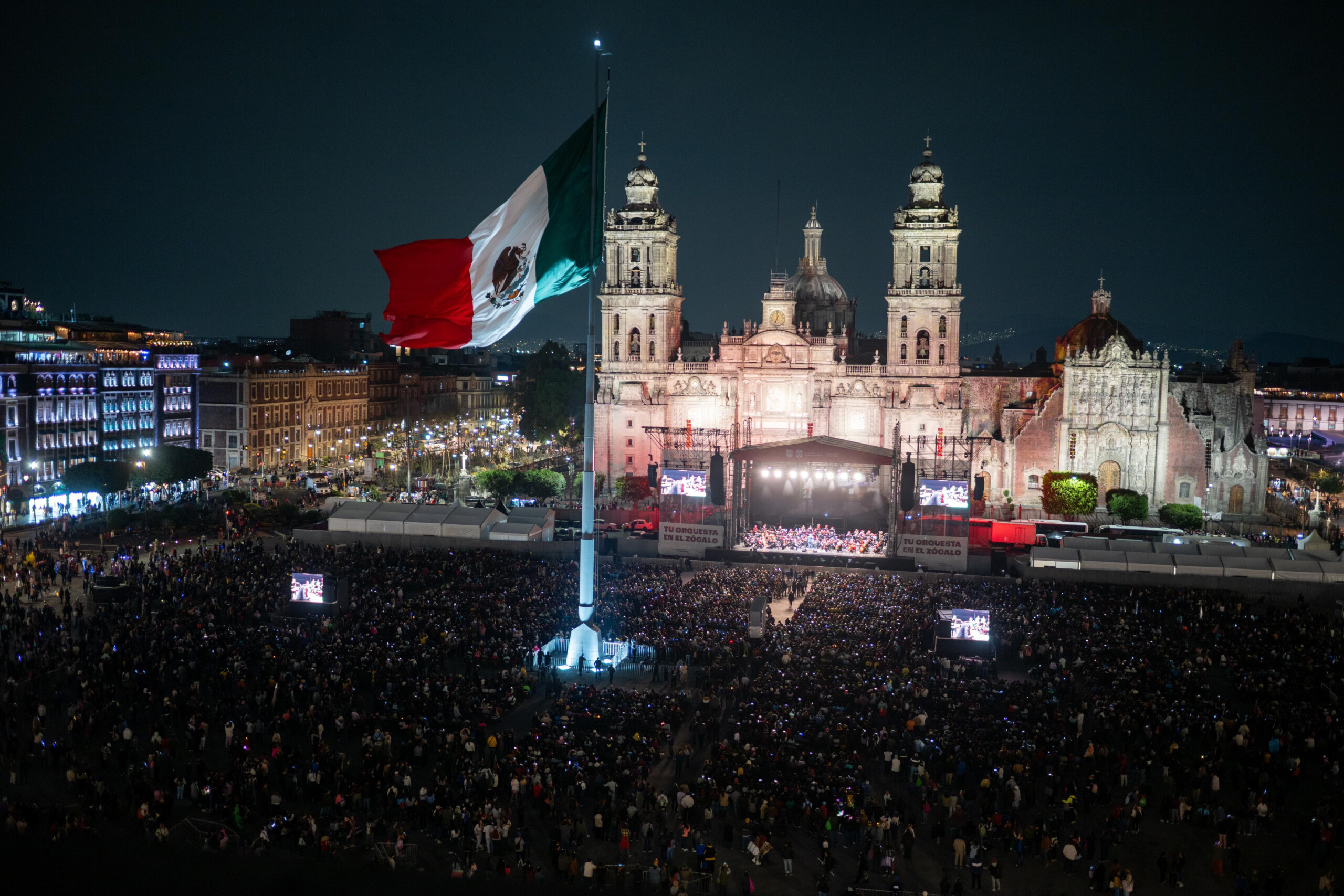 ‘Tu Orquesta en el Zócalo’: Más de 20 mil Asistentes Disfrutan de un Espectáculo Navideño Inolvidable