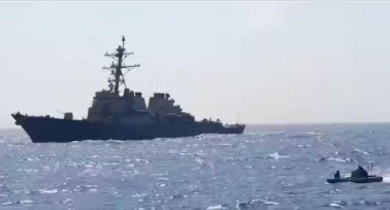 El Pentágono confirma el ataque a un buque de guerra de Estados Unidos y otros barcos comerciales en el Mar Rojo