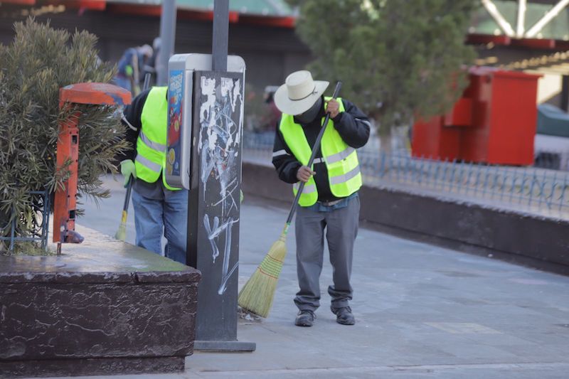 Despliega Dirección de Limpia de Ciudad Juárez, operativo en el Centro Histórico por festividad religiosa