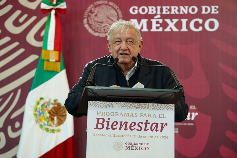 Pide AMLO a normalistas de Ayotzinapa no intervenir en actos de Claudia Sheinbaum