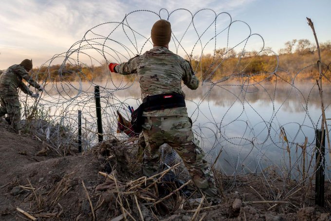 Corte Suprema de EU permite retirar alambre de púas en frontera de Texas