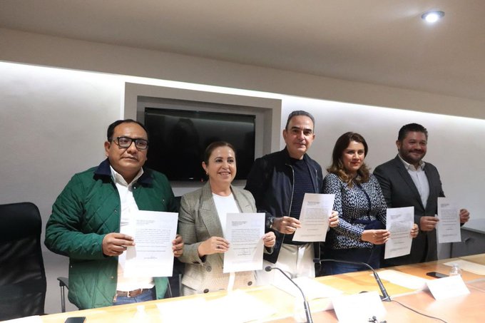 Desbandada del PRI en el Congreso de Puebla; se van 5 priistas