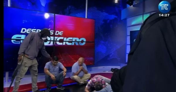 Encapuchados irrumpen durante programa en vivo en Ecuador