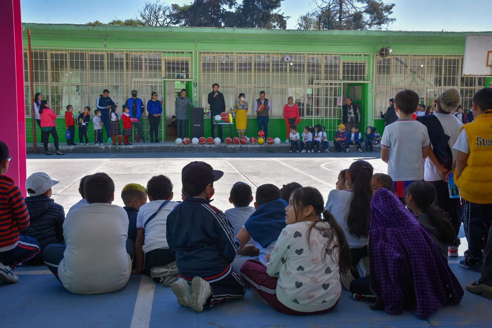 INDEPORTE y Liga Telmex Telcel entregan kits deportivos en escuelas de la CDMX