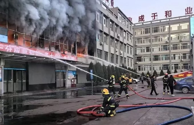Incendio en una tienda en China deja al menos 39 muertos