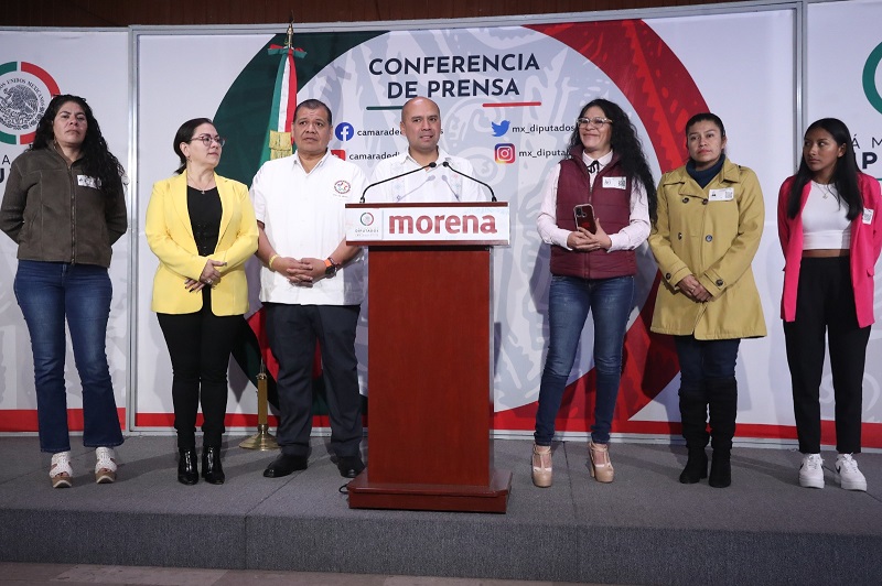 Respalda Manuel Alejandro Robles a mujeres indígenas que denuncian a red de estafadores que opera en distintos estados