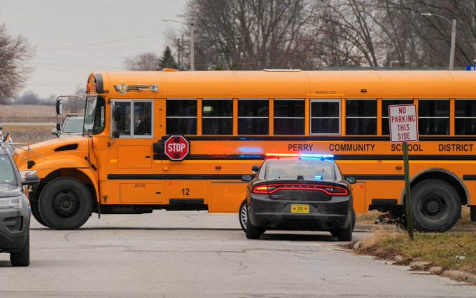 Se registra tiroteo en escuela secundaria de Iowa