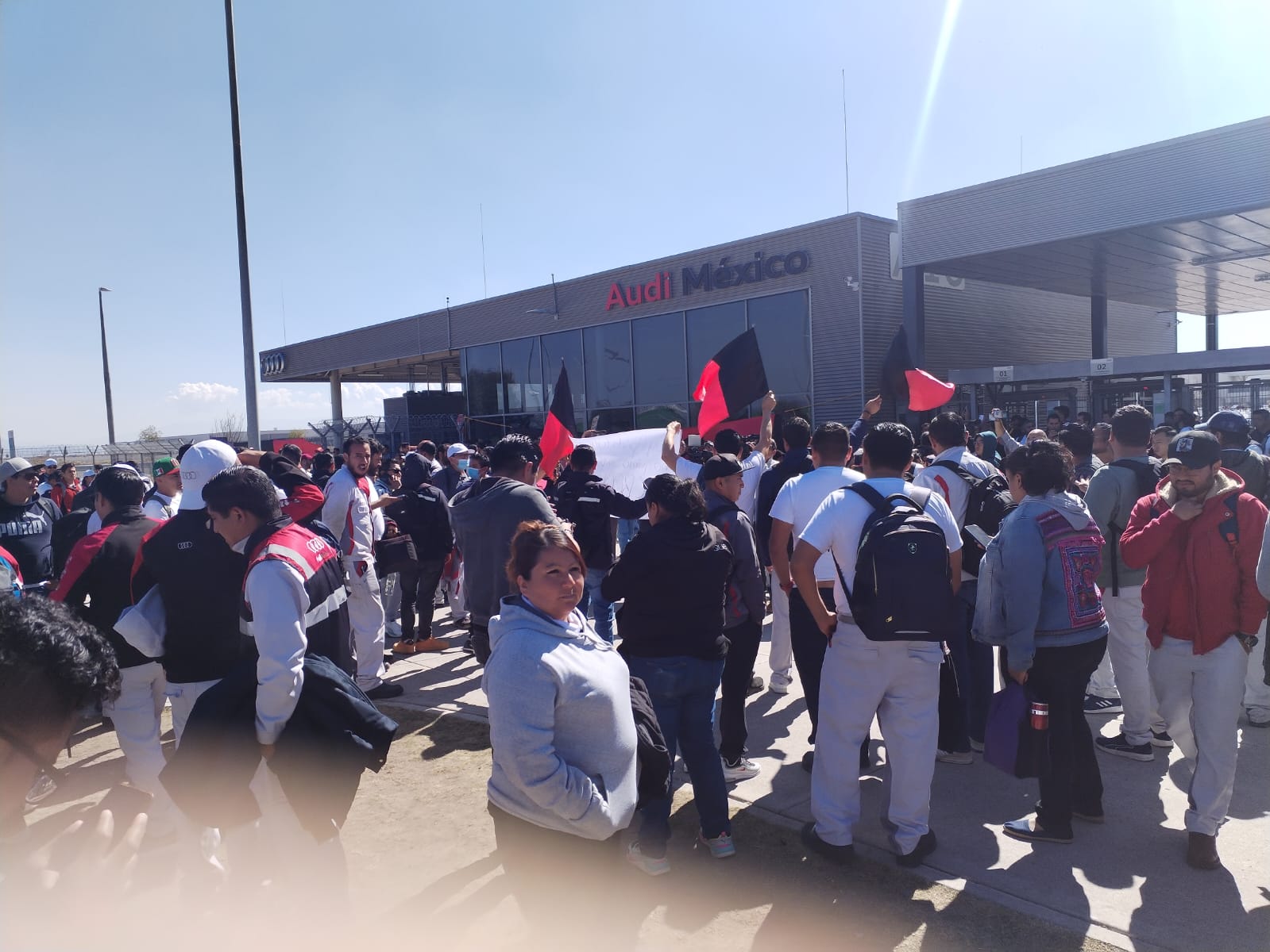 Trabajadores de Audi México se van a huelga