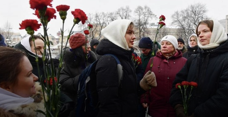 Mujeres rusas reclaman ante el Kremlin que sus esposos vuelvan del frente