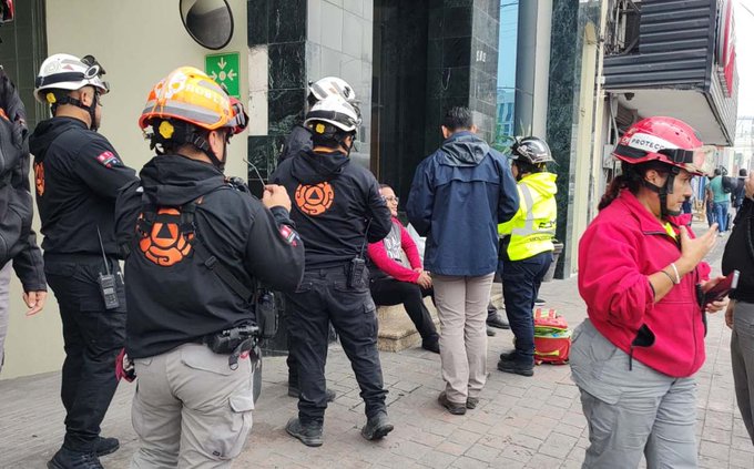 Cae elevador de una funeraria en Monterrey; hay 3 heridos