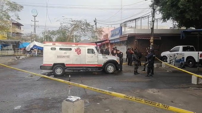 Ejecutan a dos custodios en asalto a camioneta de valores en Guadalajara