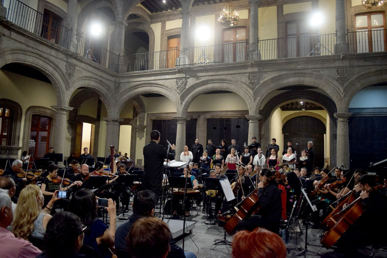 El Coro de la Orquesta Típica de la Ciudad de México celebra el Día del Amor y la Amistad con un concierto especial