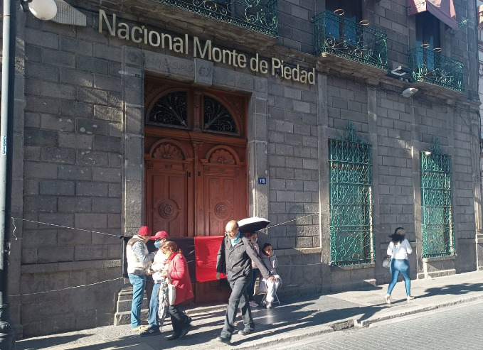 Senadores de Morena piden a autoridades mediar en el conflicto laboral de Nacional Monte de Piedad