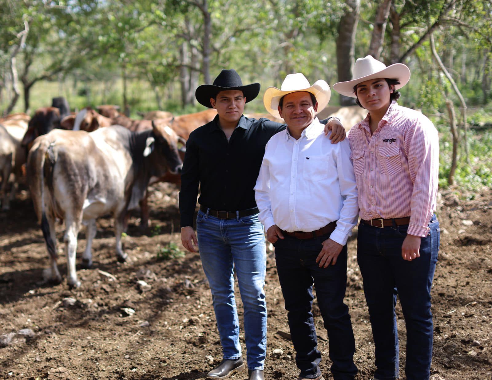 'Huacho' Díaz Mena, candidato de Morena en Yucatán, sufre fractura debrazo