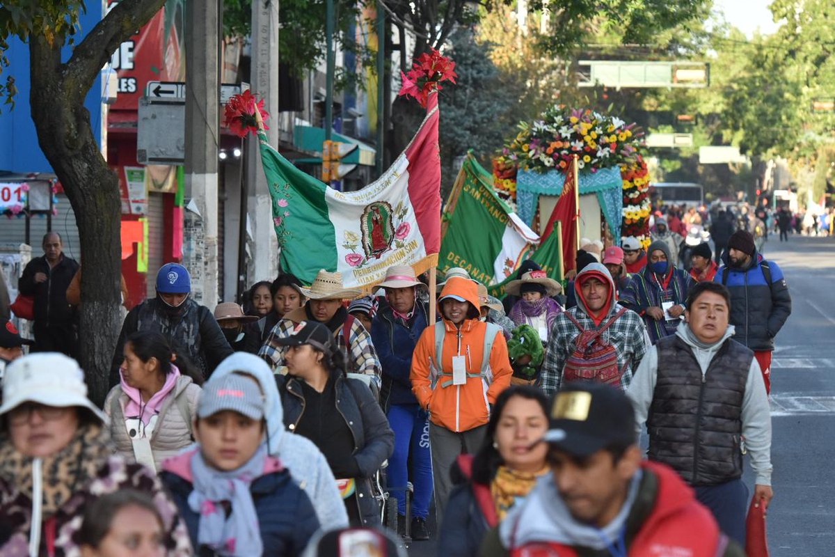 Miles de peregrinos parten de Toluca rumbo a la Basílica de Guadalupe