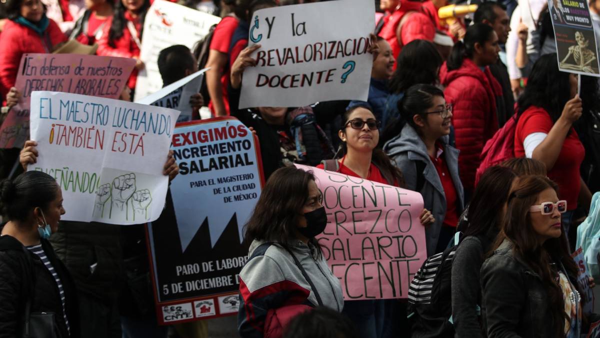 Profesores de la CNTE bloquean vialidades de Oaxaca