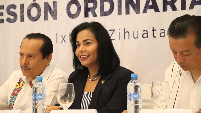 Sandra Luz Valdovinos continuará como fiscal de Guerrero; se desiste de pedir licencia
