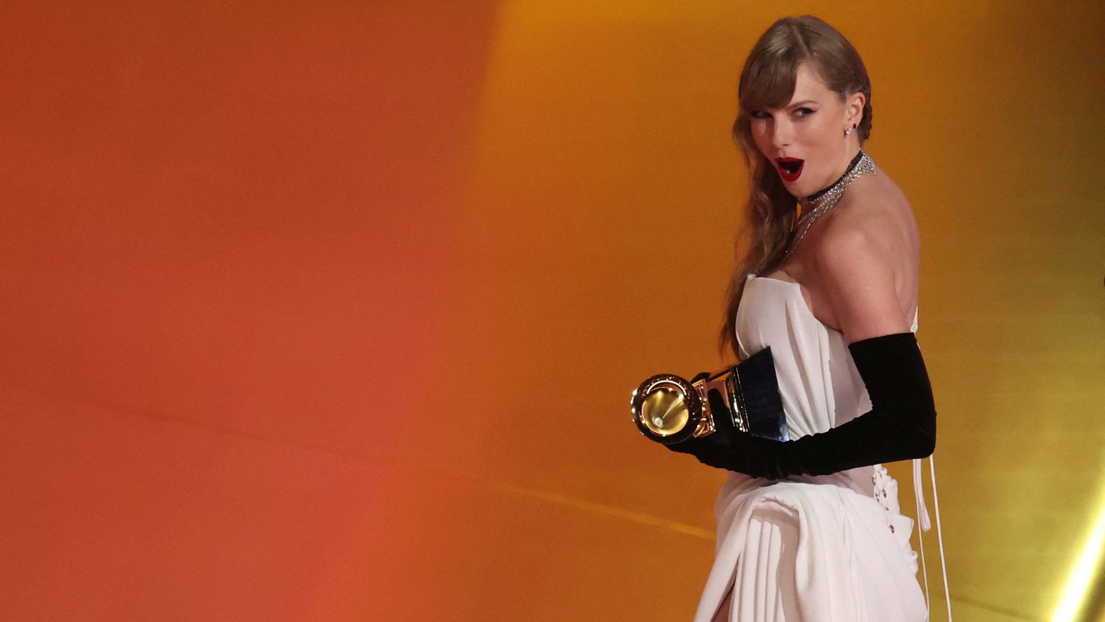 Taylor Swift rompe récord en los Grammy 2024