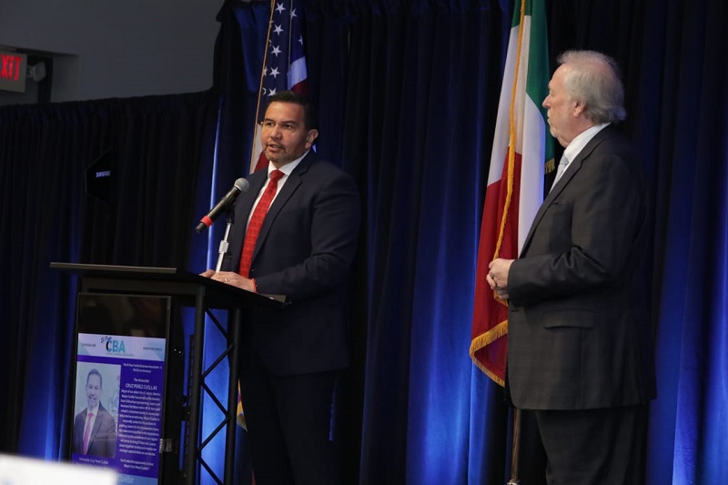 Da conferencia Presidente Cruz Pérez Cuéllar ante asociación de comerciantes en El Paso