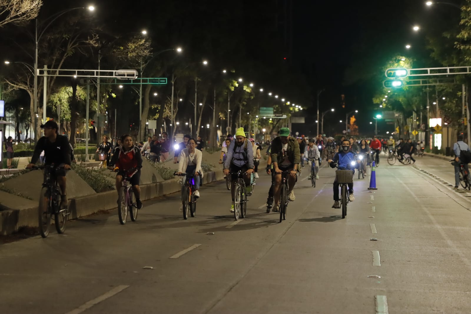 ¡Muévete en Bici! El paseo nocturno celebra el Día del Amor y la Amistad en la CDMX