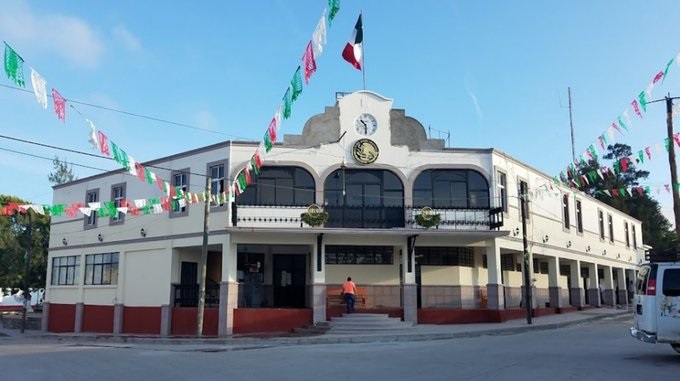 Abandonan 5 cuerpos frente al palacio municipal de Cárdenas, SLP