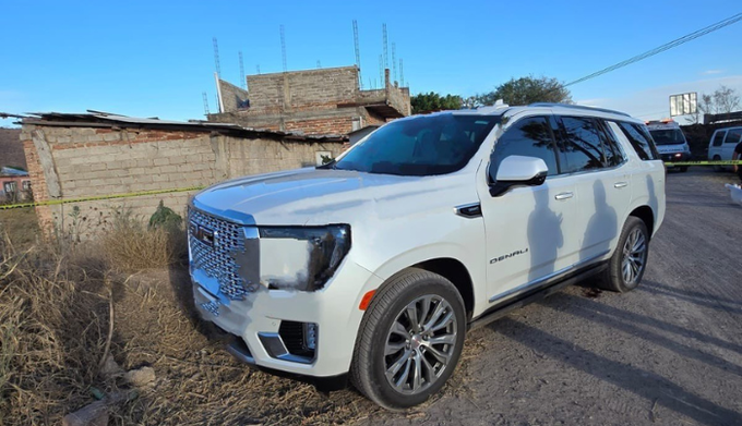 Abandonan camioneta con cinco cadáveres en Villa Corona, Jalisco