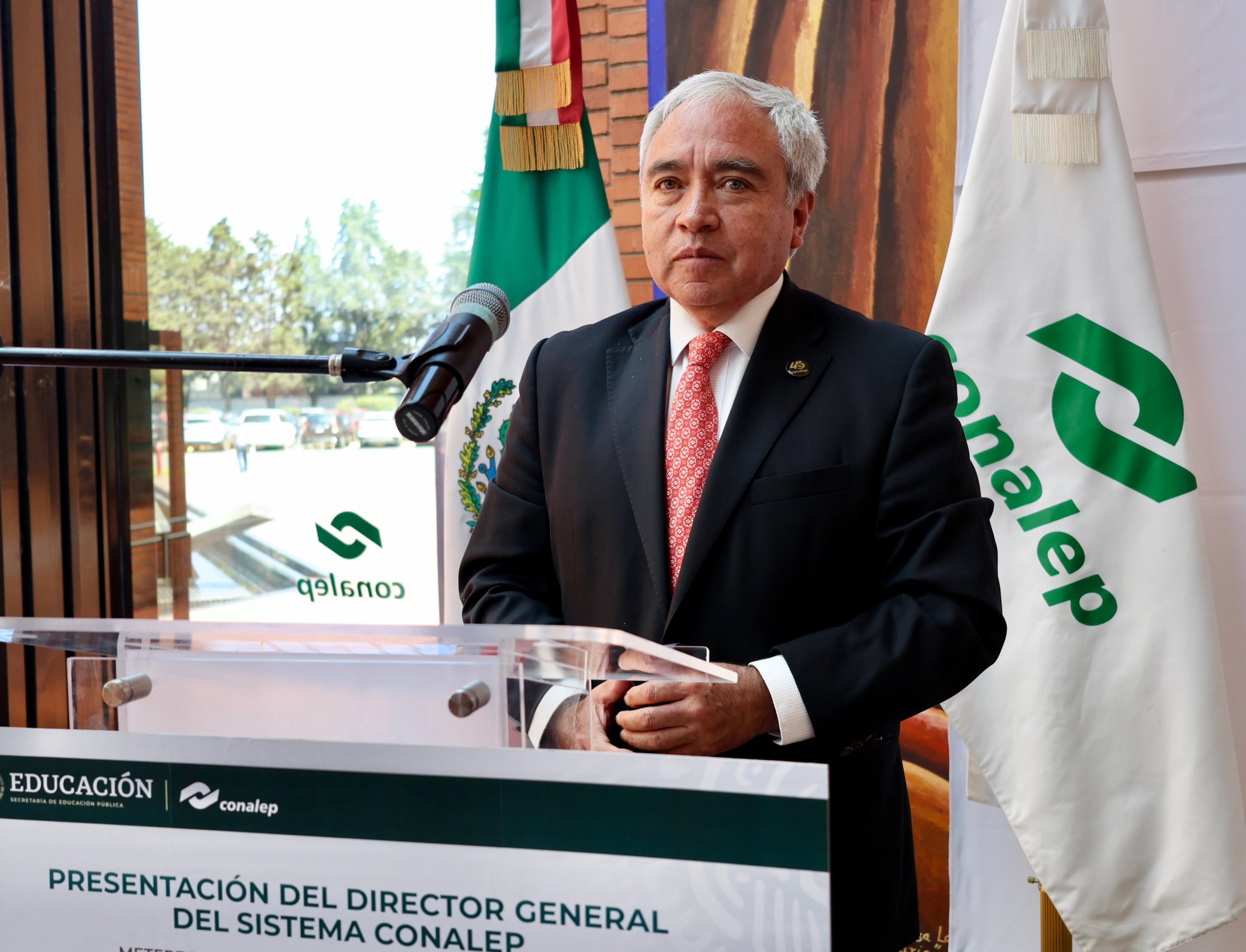 Arturo Pontifes rinde protesta como nuevo director general del Conalep