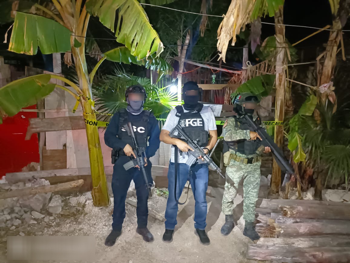 Aseguran drogas y motocicletas en cuatro cateos en Tulum