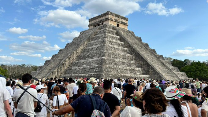 Cerca de 10 mil personas ven el equinoccio de primavera en Chichén Itzá