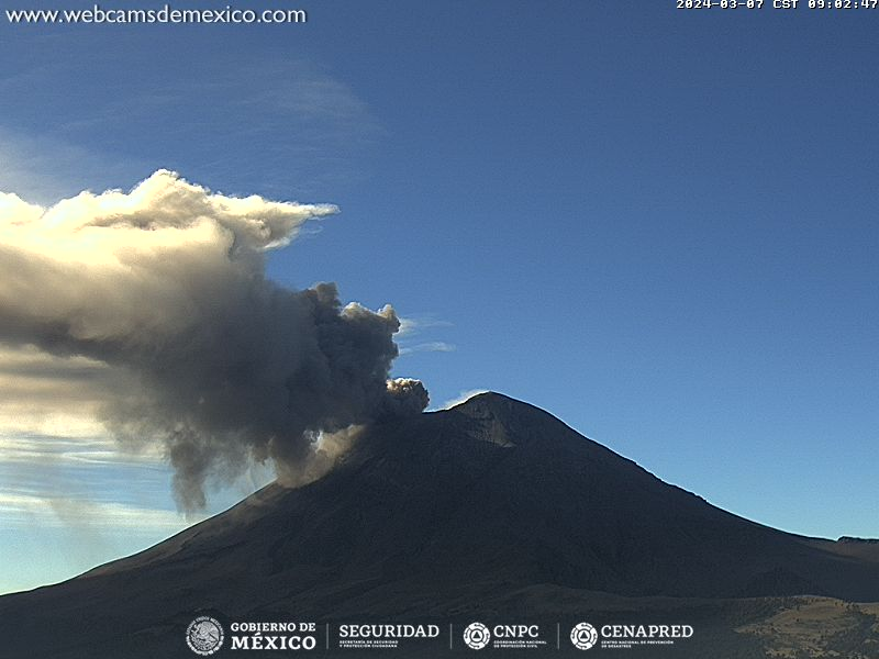 Cierran de nuevo el aeropuerto de Puebla por caída de ceniza del Popocatépetl