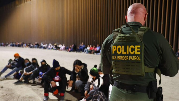 Corte Suprema de EU levanta suspensión a ley antimigrante de Texas