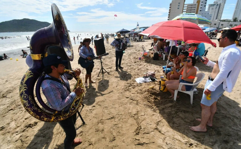 Hoteleros desatan polémica en Mazatlán: buscan prohibir bandas musicales en las playas